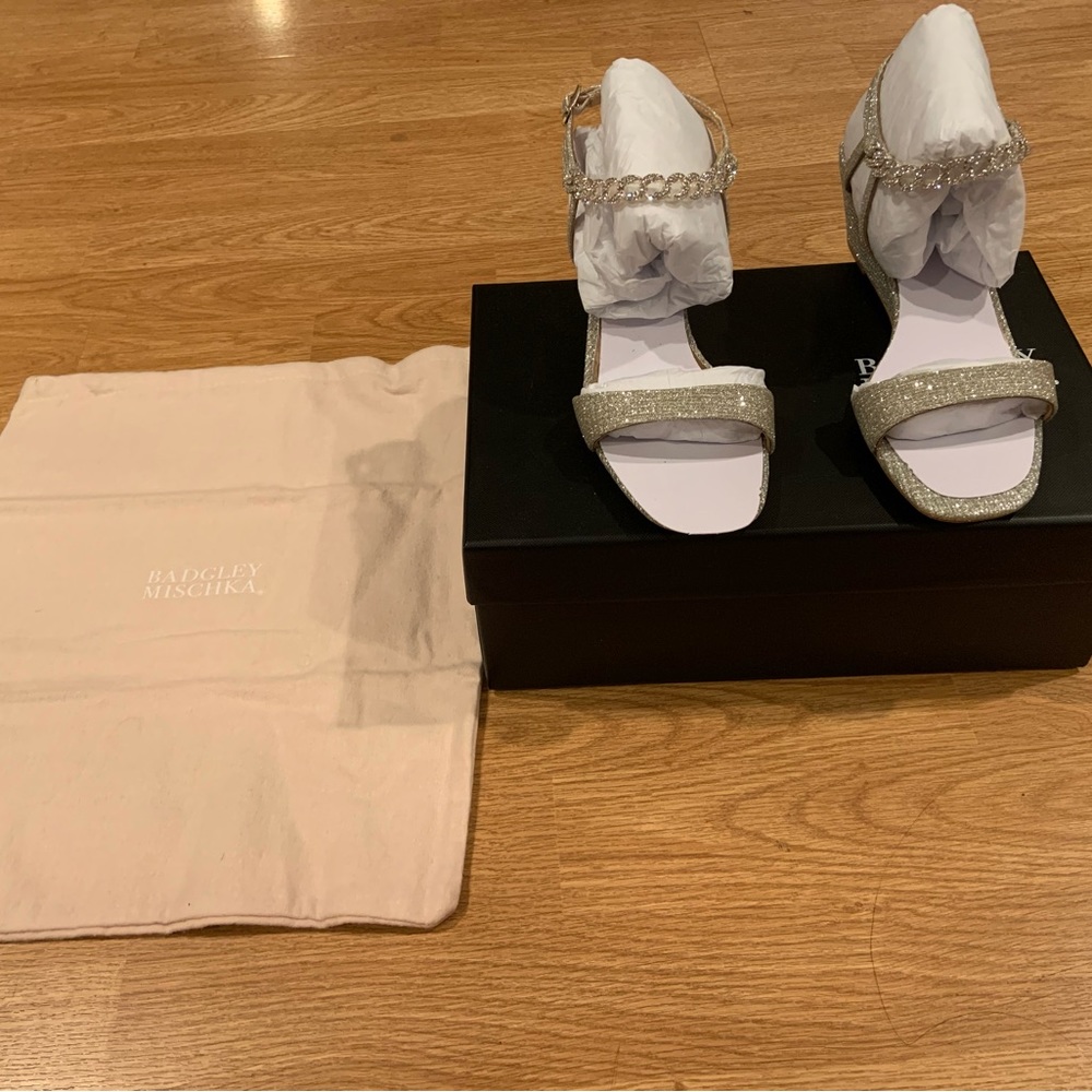 Brand new Badgley mischka heels in platinum size 6